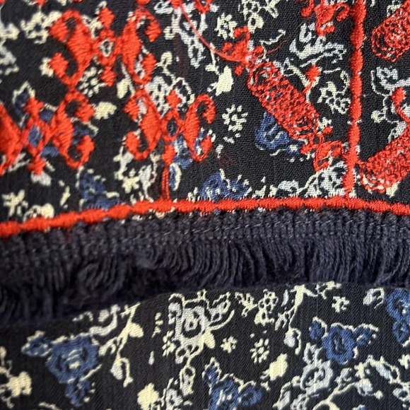 Knox Rose  top women M floral on navy emboydered bib boho asymetrical hem - Picture 4 of 10